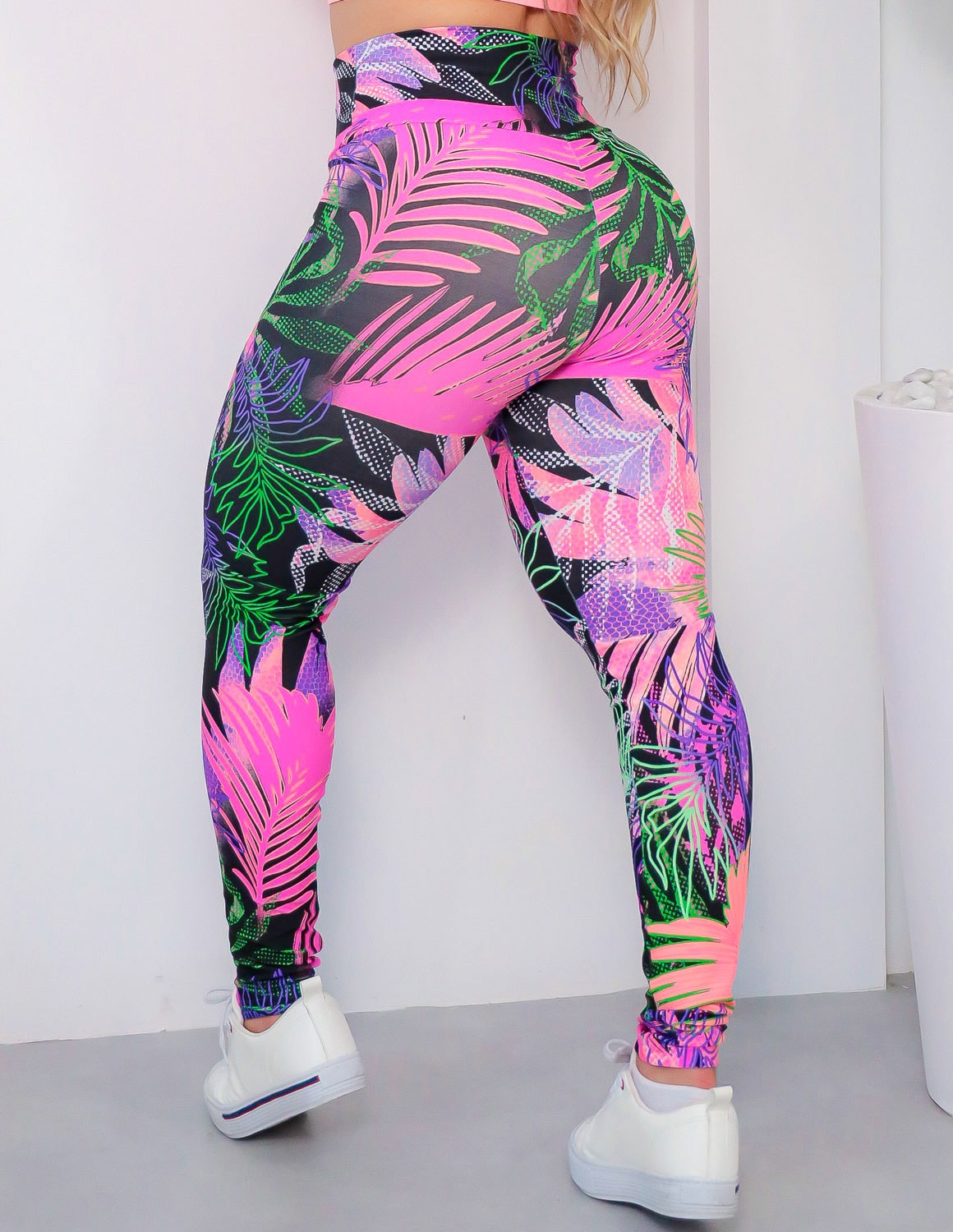 Conjunto Feminino Fitness com Calça Legging Cintura Alta e Cropped sem Bojo