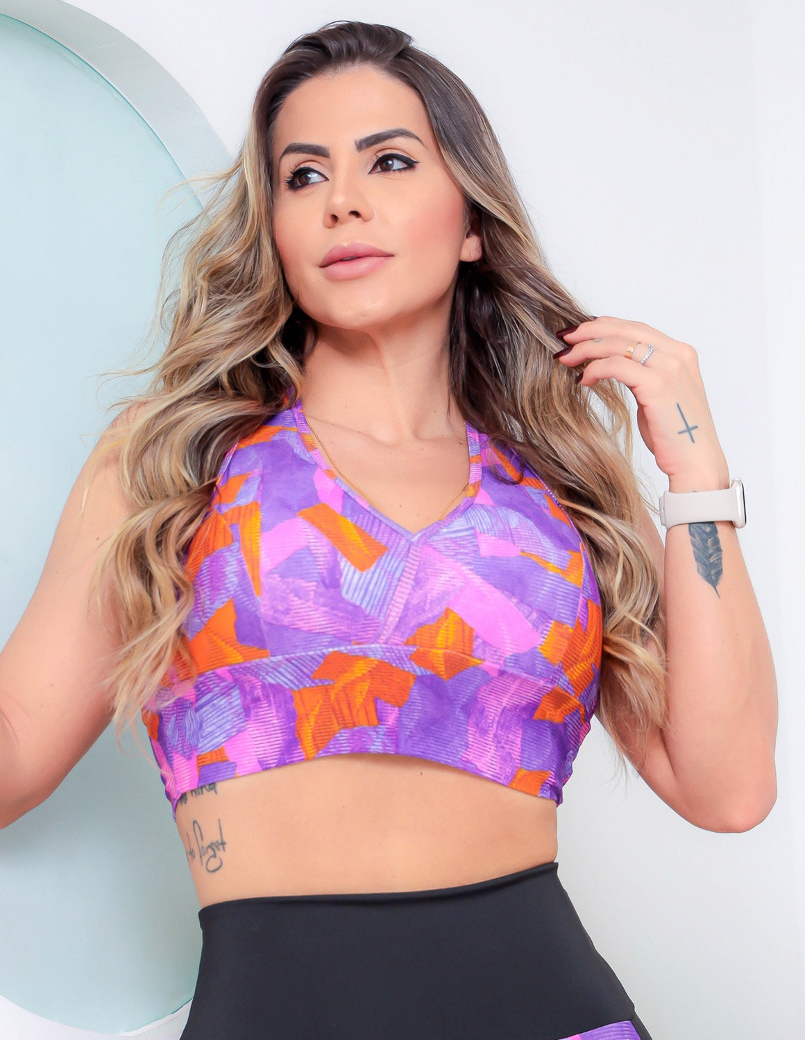 Conjunto Feminino para Academia com Short Estampado com Bolsos e Cropped