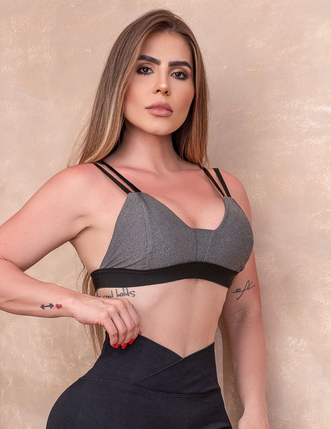 Top Fitness Feminino com Bojo Removível e Alcinhas Ajustáveis