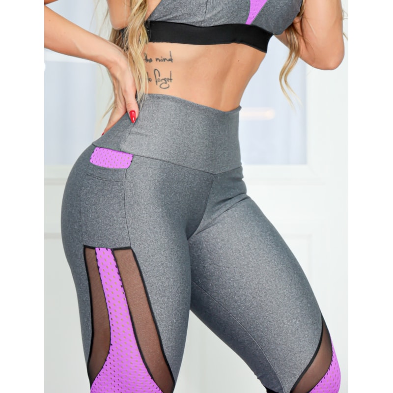 Calça Legging Feminina com Bolsos e Recortes nas Pernas