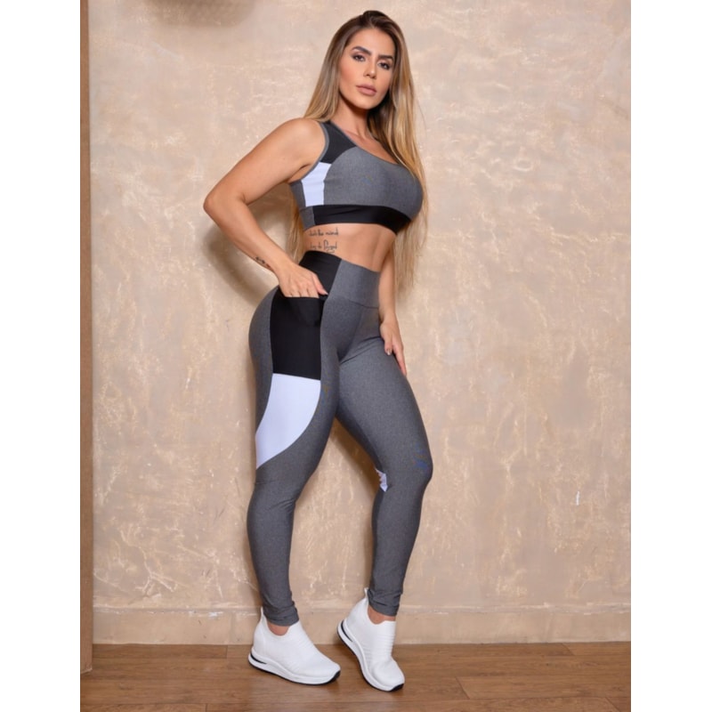 Calça Legging Feminina Fitness com Bolsos e Detalhe nas Laterais
