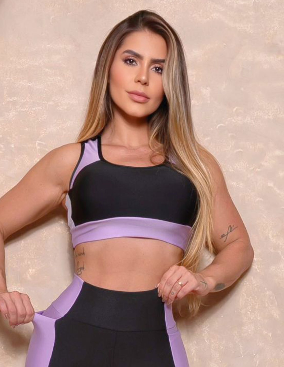 Cropped Fitness com Recorte Colorido sem Bojo