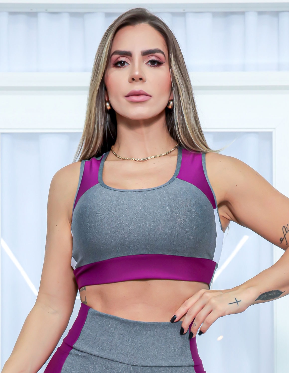 Conjunto Fitness Feminino Recorte Colorido Cropped sem Bojo e Calça