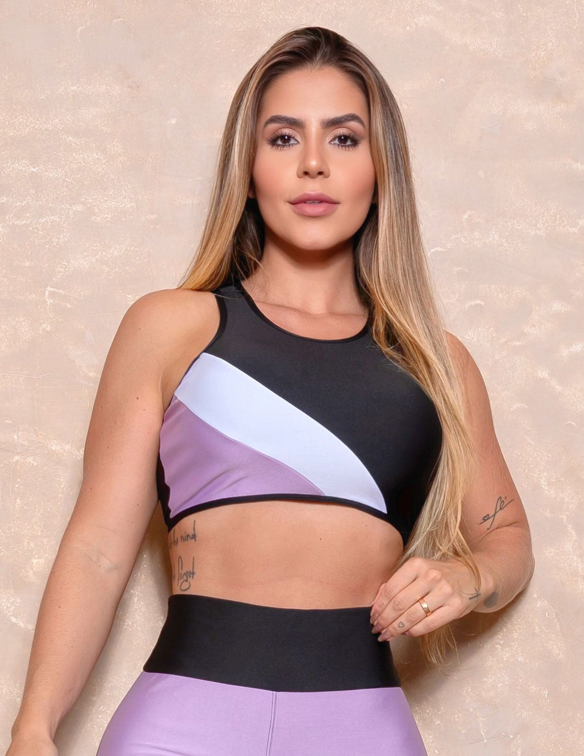 Cropped Top Fitness Feminino sem Bojo com Detalhe Colorido
