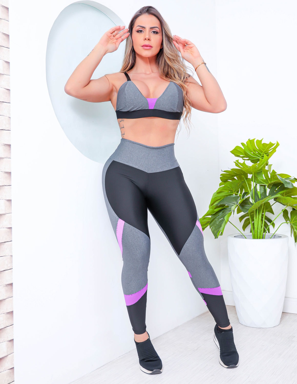 Calça Legging Feminina com Recortes em Tela para Academia