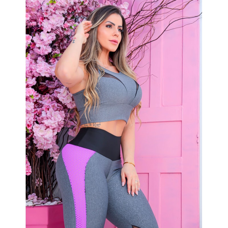 Conjunto Feminino Fitness com Calça com Tela em Poliamida e Cropped com Bojo