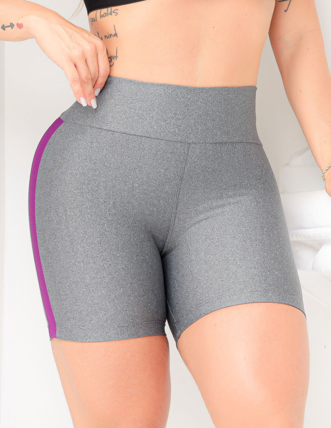 Short Fitness Feminino com Recorte nas Laterais