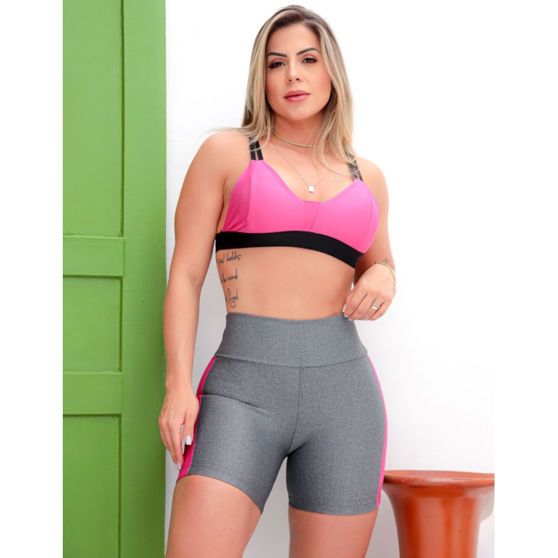 Conjunto Esportivo para Mulheres Short com Recortes Laterais e Top com Bojo
