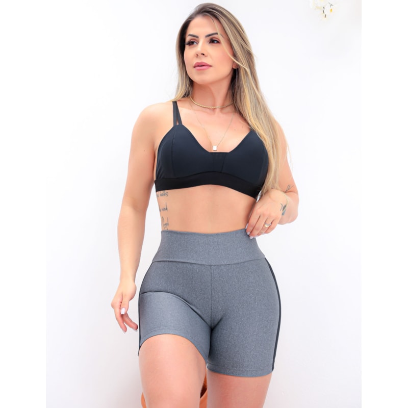 Conjunto de Academia Top com Bojo e Shortinho com Recortes nas Laterais