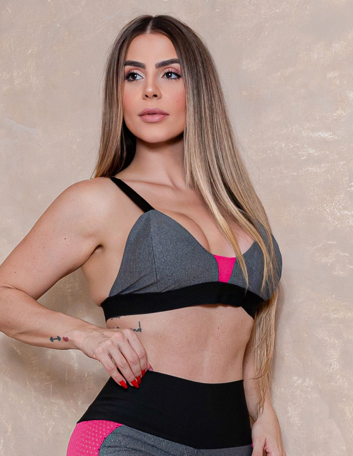 Top Feminino com Alças Reguláveis e Bojo Removível para Academia