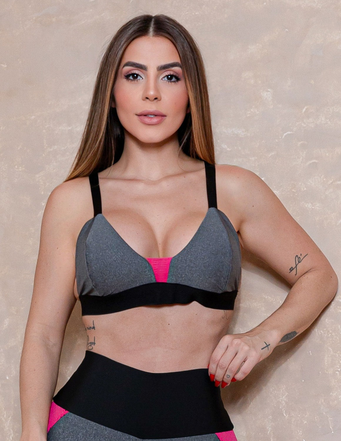 Conjunto Feminino para Academia Top com Bojo e Short com Tela