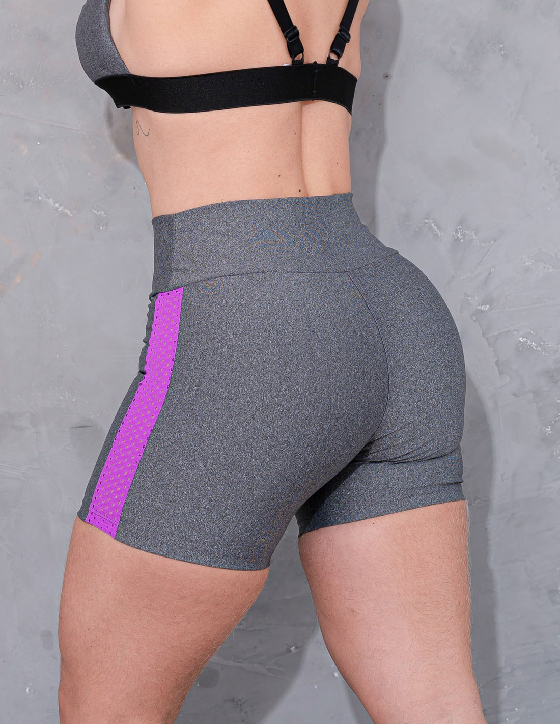 Short Fitness Feminino com Recortes em Tela de Poliamida nas Laterais