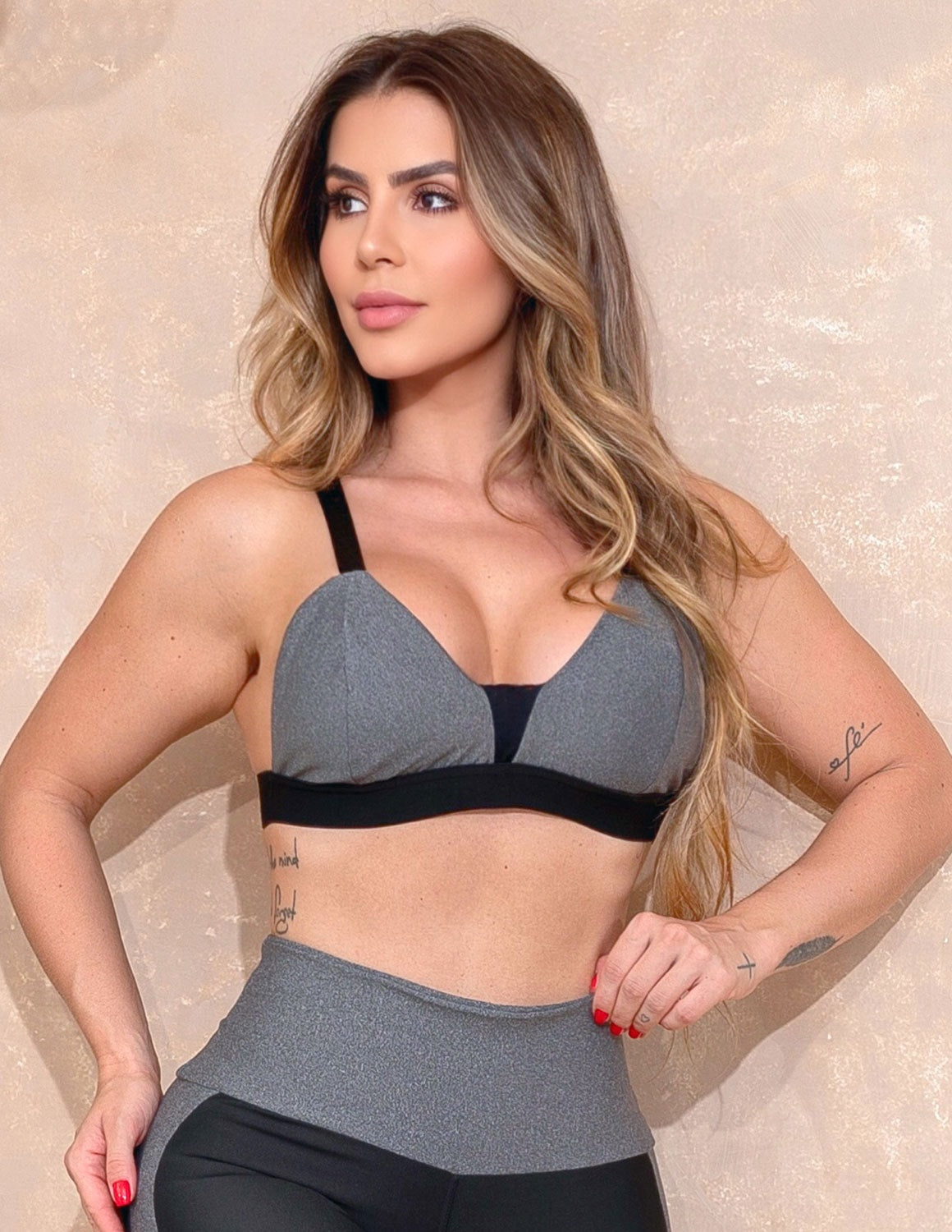 Top Feminino Fitness com Alças Reguláveis e Bojo Removível