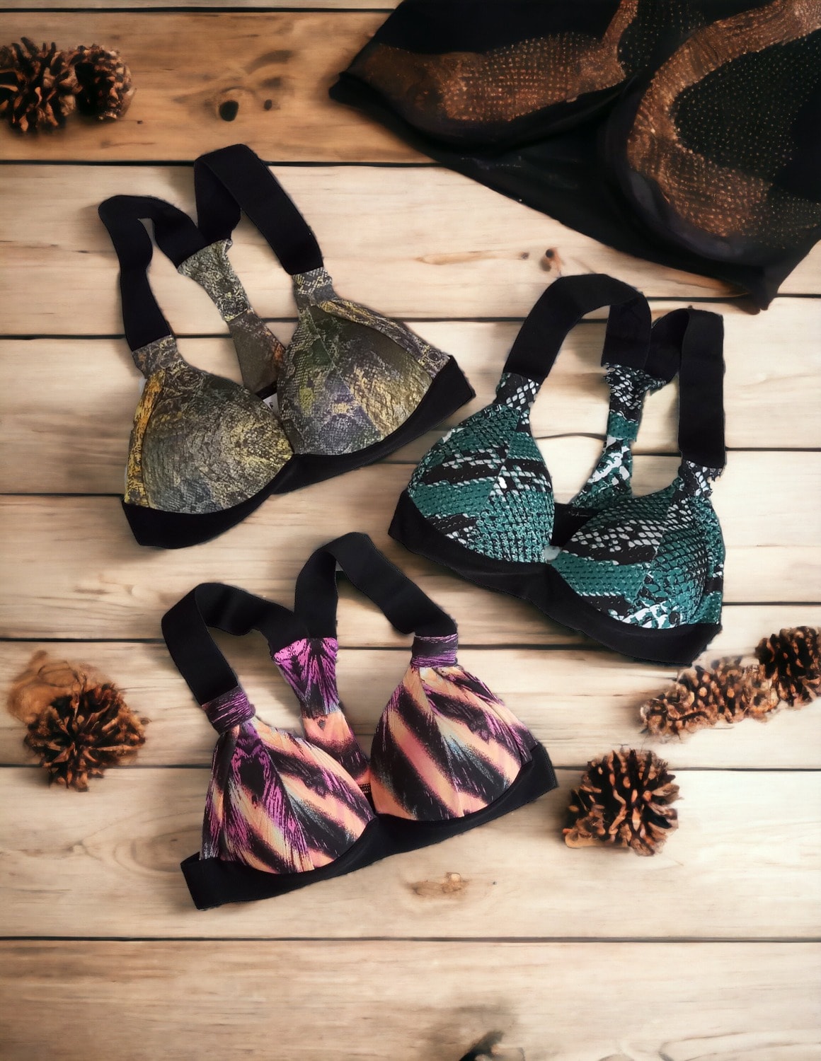 Kit com 3 Tops com Estampas Variadas com Bojo Estruturado Verão