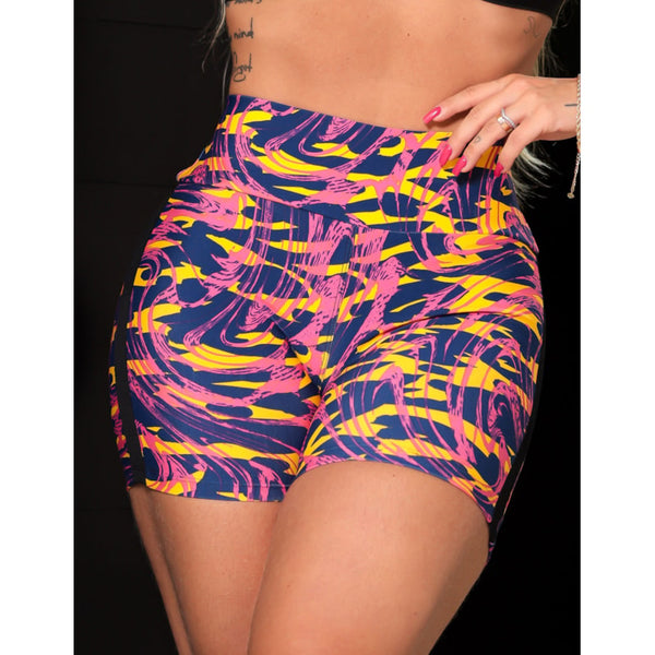 Short Feminino Curto com Estampa e Recortes em Tela nas Laterais
