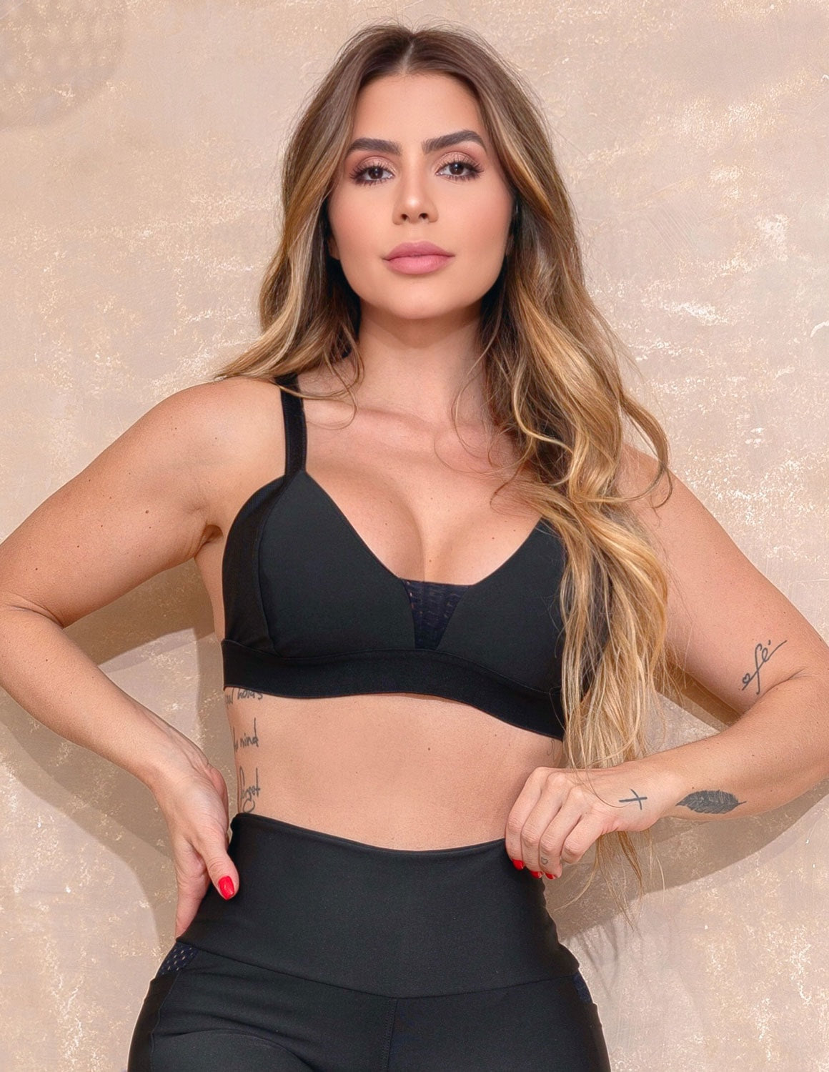 Top Feminino com Alças Reguláveis e Bojo Removível