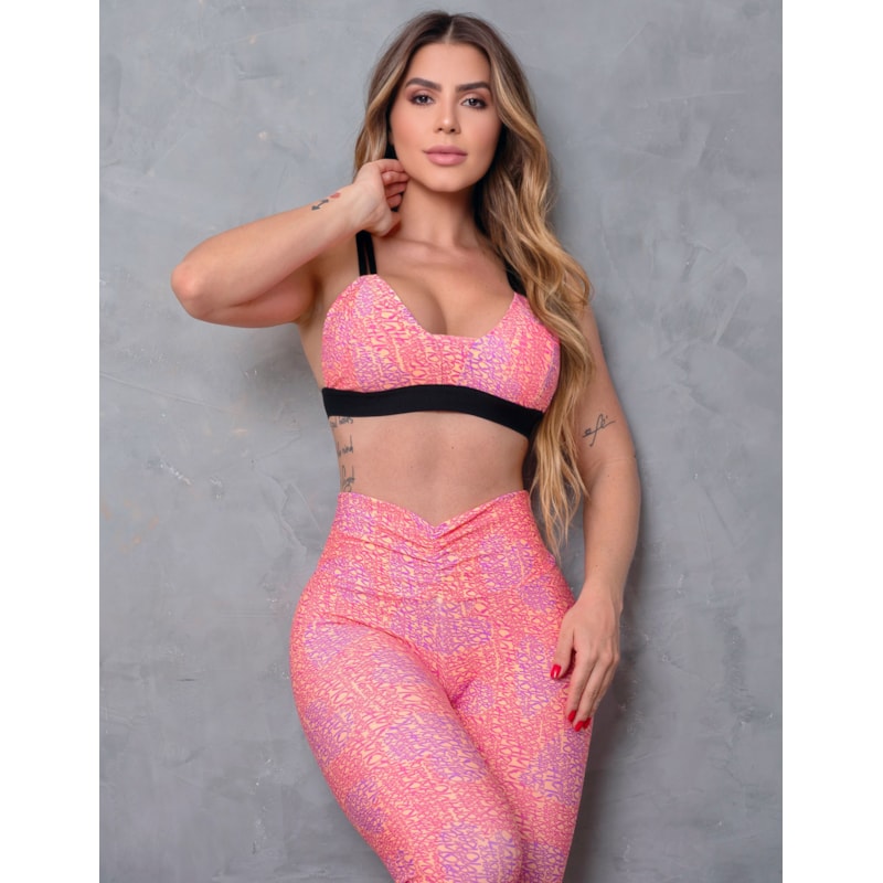 Conjunto Feminino com Calça Empina Bumbum e Top com Bojo Removível