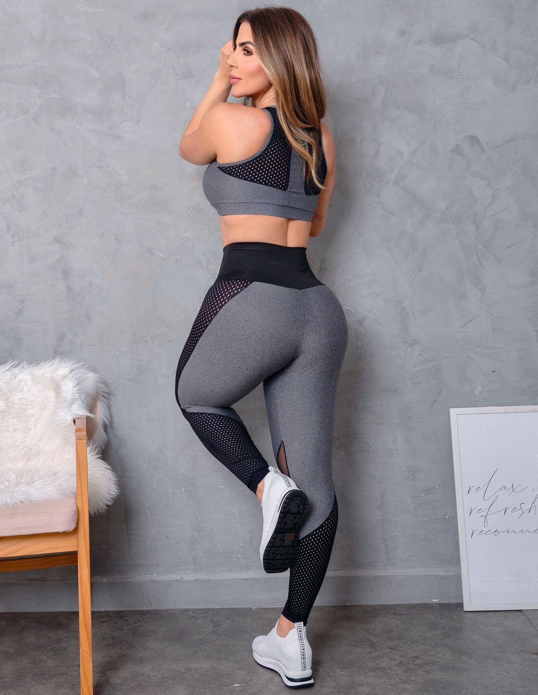 Conjunto Feminino Fitness Cropped sem Bojo e Calça com Tela de Poliamida