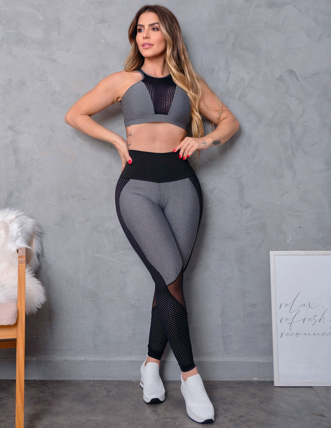 Conjunto Feminino Fitness Cropped sem Bojo e Calça com Tela de Poliamida
