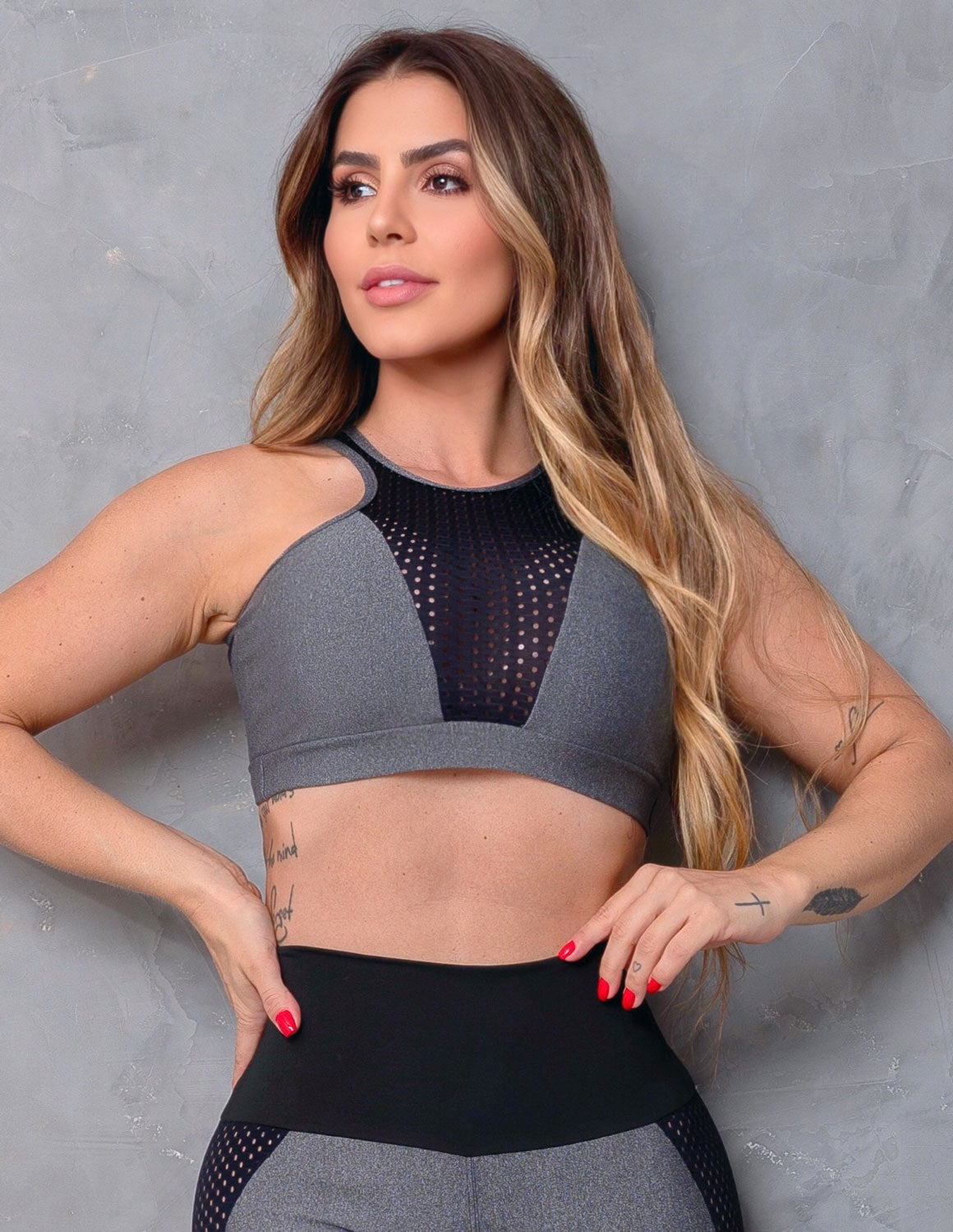 Cropped Feminino para Academia com Tela de Poliamida sem Bojo