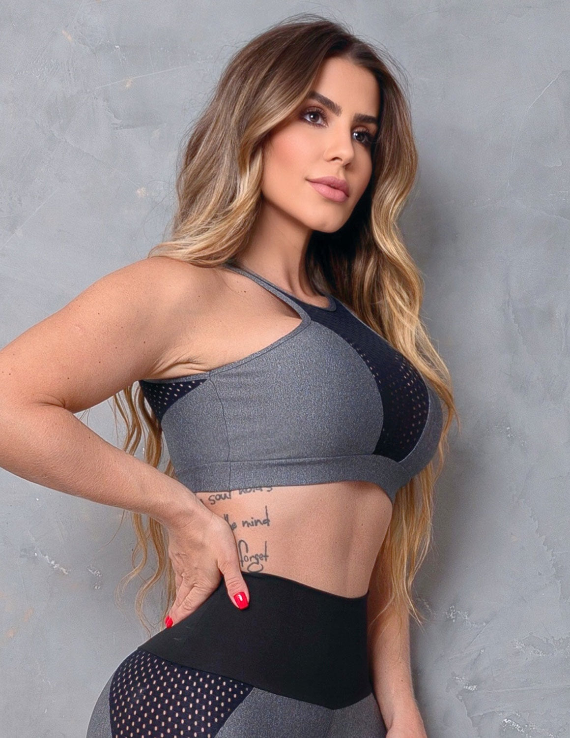 Cropped Feminino para Academia com Tela de Poliamida sem Bojo