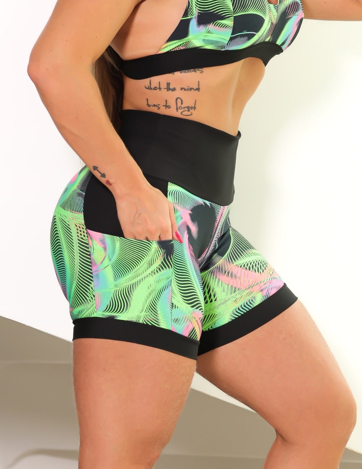 Shortinho Feminino Academia Fitness Estampado Cós Alto e Bolsos
