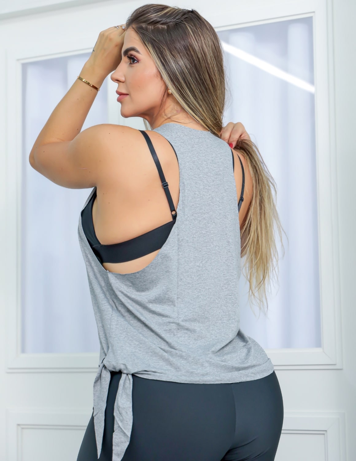 Camiseta Regata Feminina Esportiva com Nó Lateral Ajustável