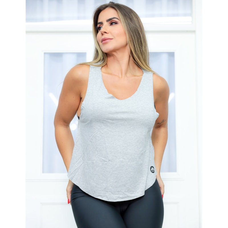Regata Feminina Esportiva com Detalhe nas Costas