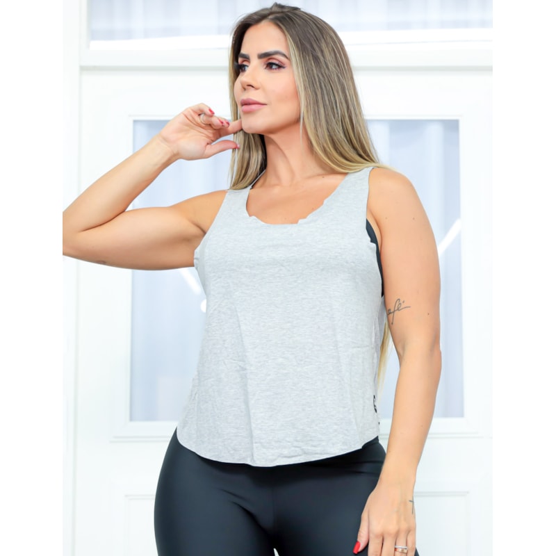 Regata Feminina Esportiva com Detalhe nas Costas