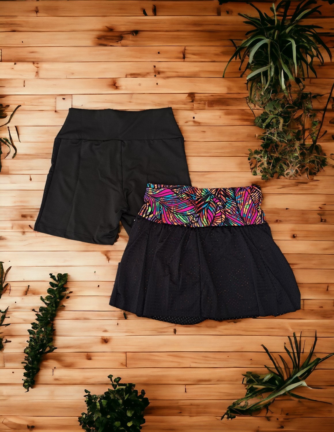 Kit com 1 Short Saia e 1 Short Básico com Tela Lateral