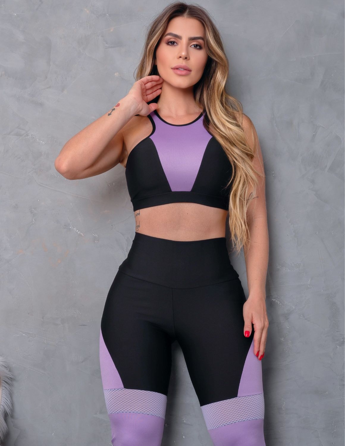 Conjunto Fitness Top e Legging com Recortes em Tela e Cirrê Para Academia