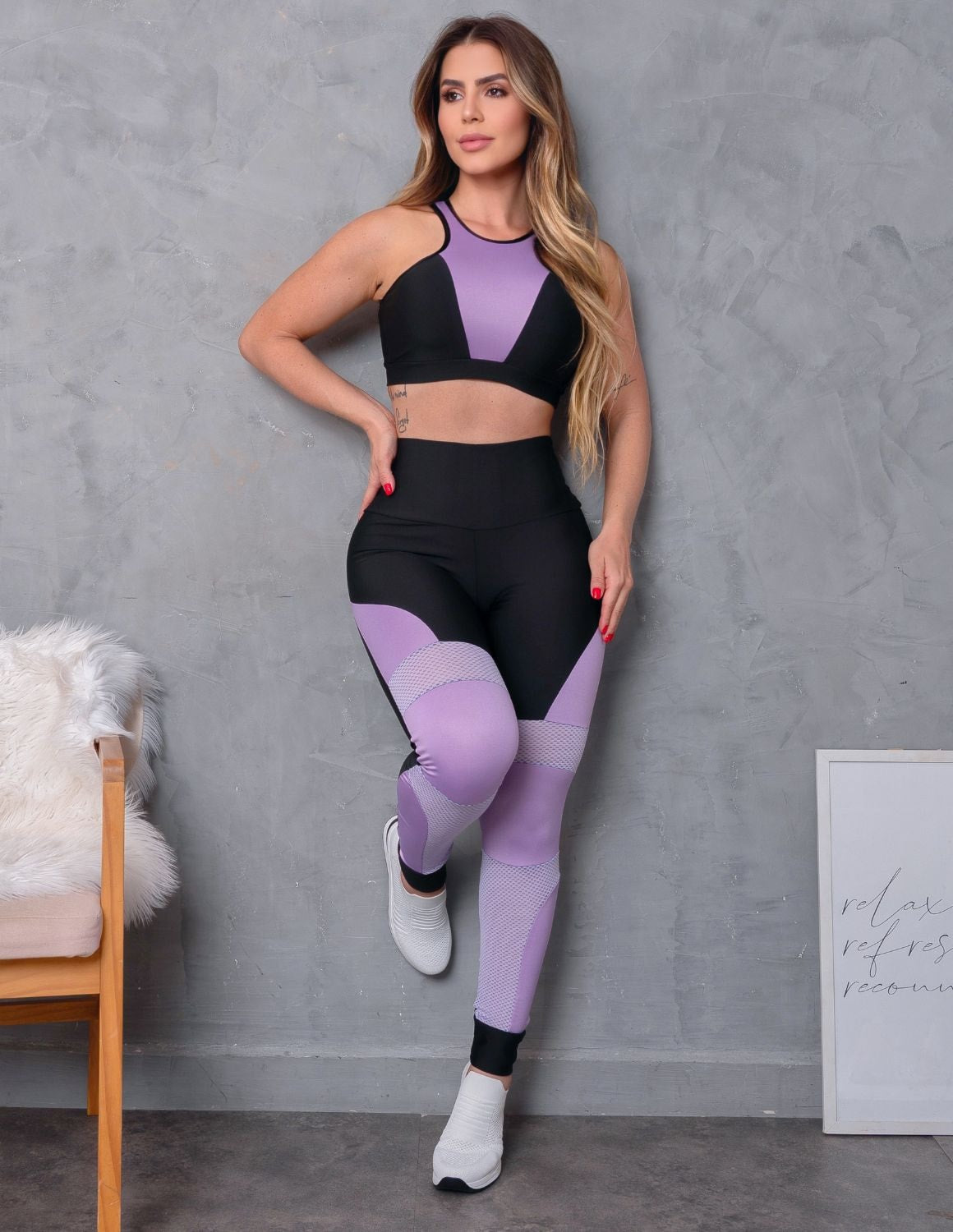 Conjunto Fitness Top e Legging com Recortes em Tela e Cirrê Para Academia