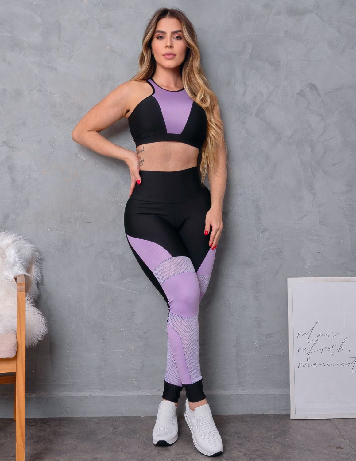 Conjunto Fitness Top e Legging com Recortes em Tela e Cirrê Para Academia