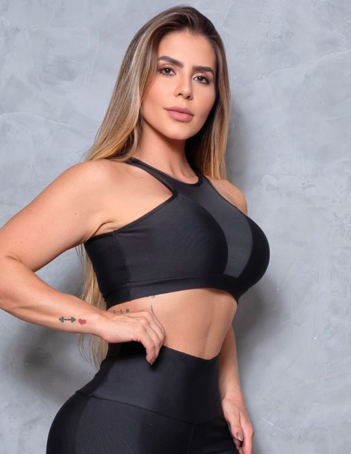 Top Feminino Fitness com Recortes em Tela e Cirrê sem Bojo