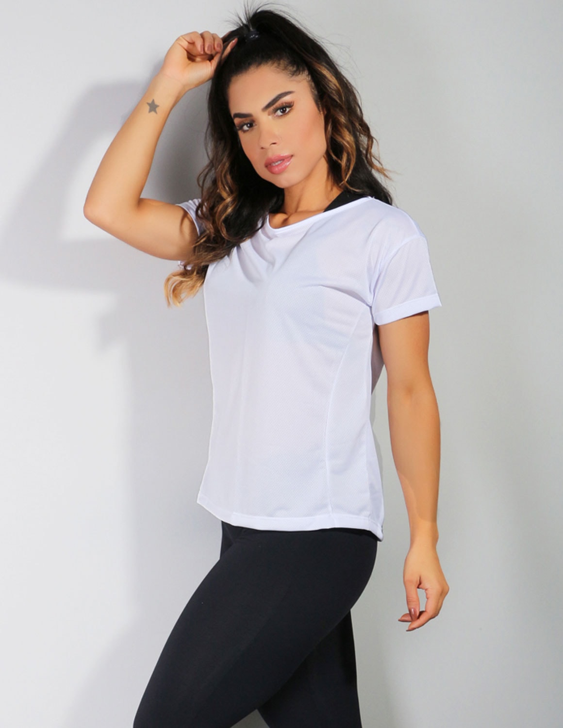 Camiseta Básica Fitness Feminina em Dry Fit