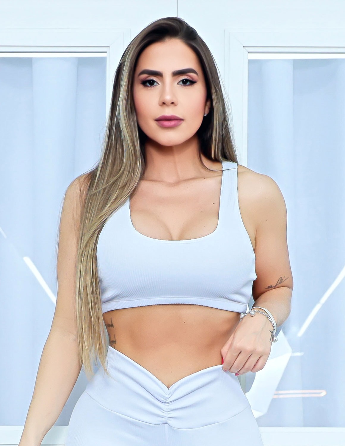 Conjunto Empina Bumbum Feminino com Calça e Top com Bojo em Poliamida Texturizada