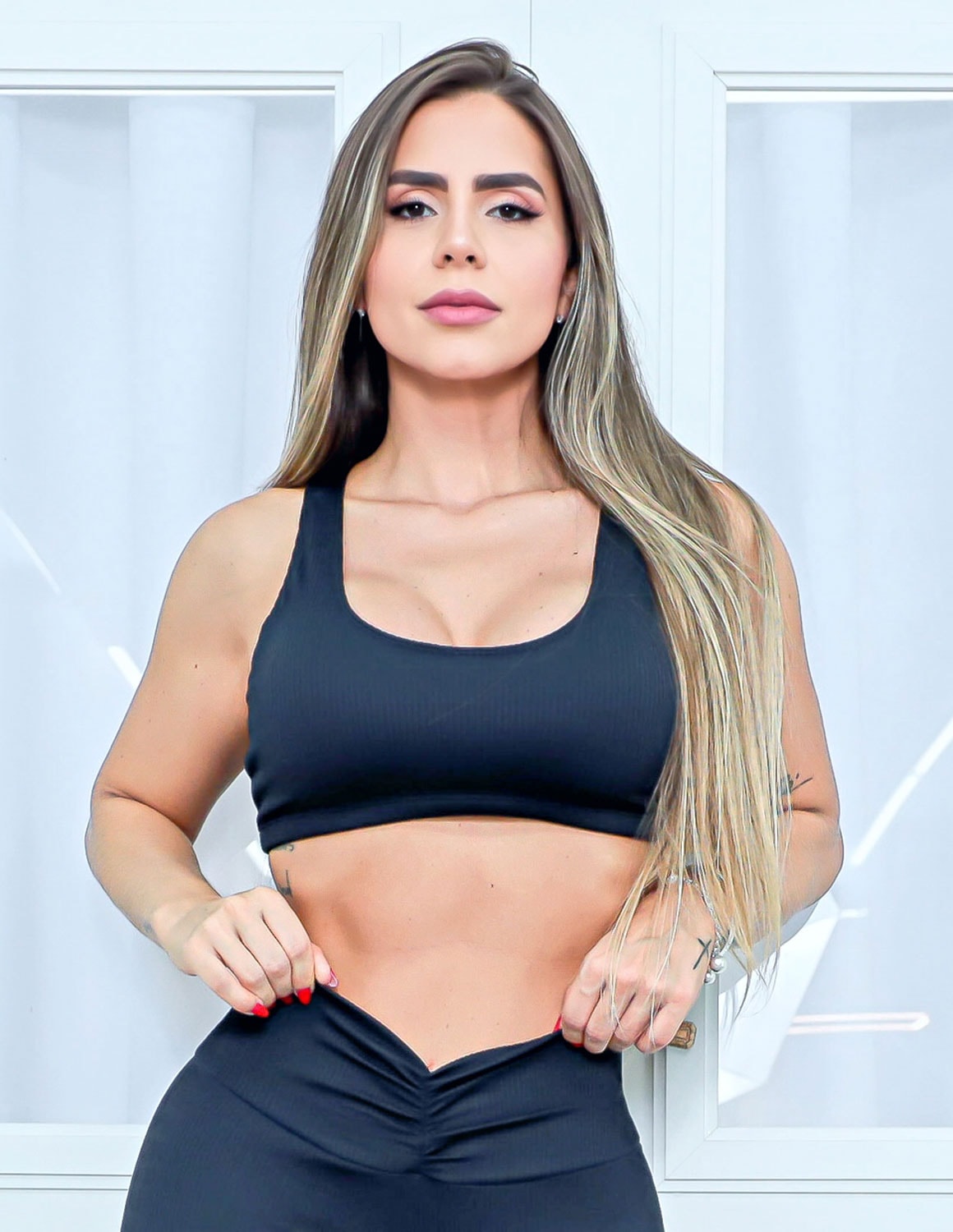 Conjunto Esportivo Feminino em Poliamida Texturizada Calça Empina Bumbum e Top com Bojo