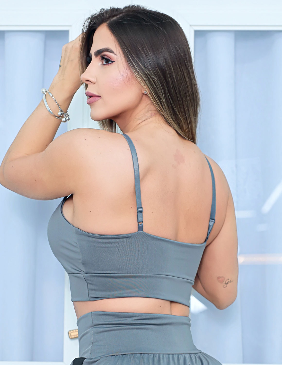 Cropped Top Fitness Cinza com Bojo Removível e Alcinhas