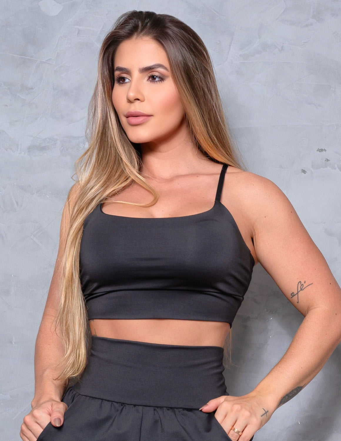 Top Feminino Esportivo com Bojo e Alcinhas Reguláveis
