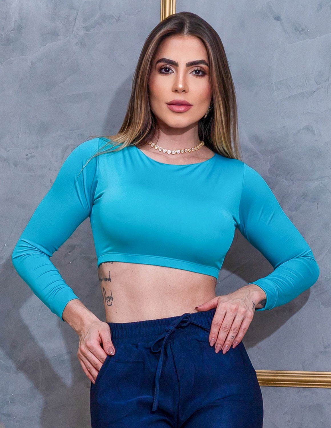 Cropped Feminino Manga Longa Decote Redondo sem Bojo