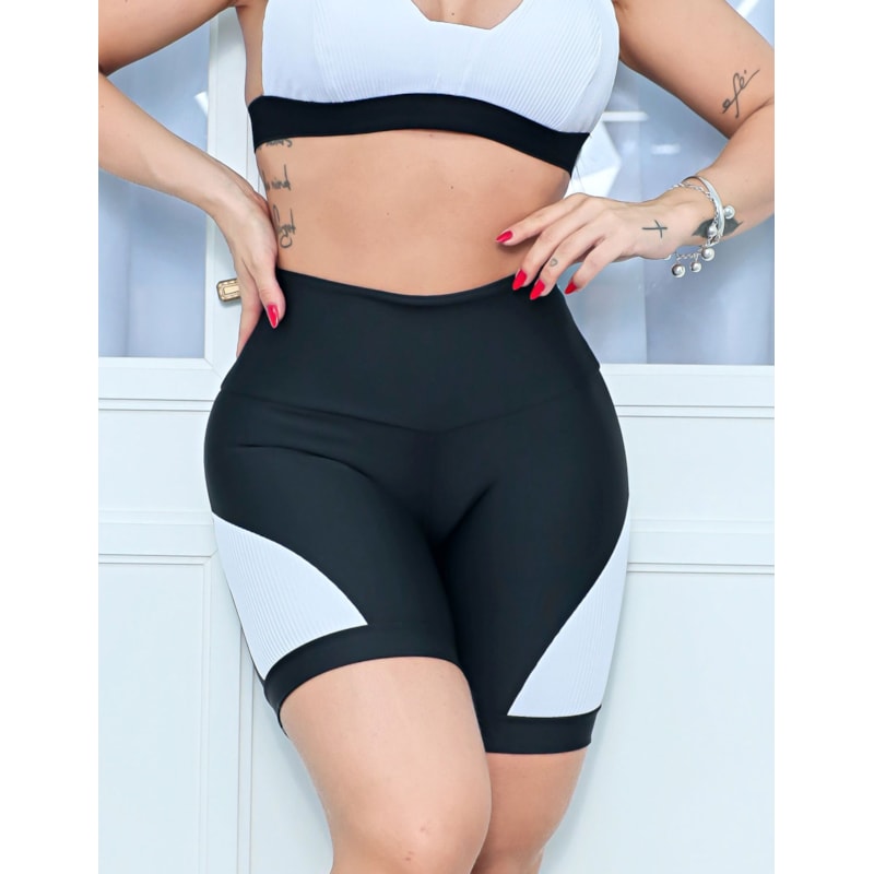 Short Esportivo Feminino com Recortes nas Laterais