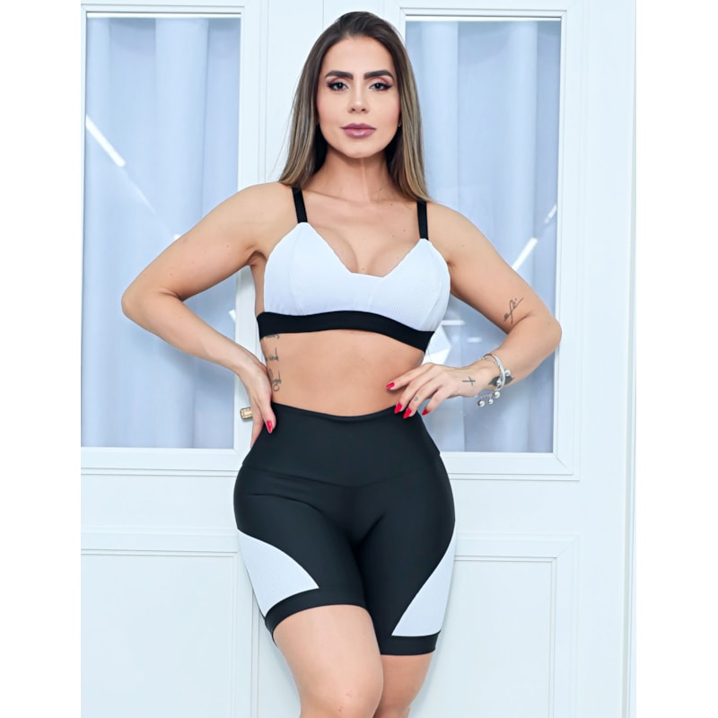 Short Esportivo Feminino com Recortes nas Laterais