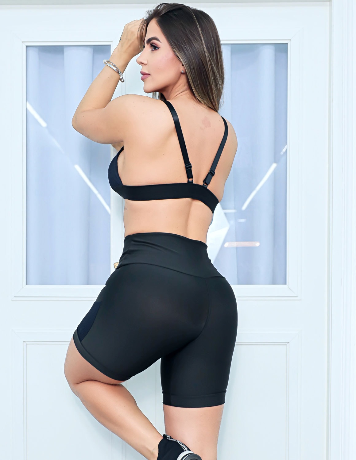 Look Fitness Completo Com Top e Shorts de Alta Performance