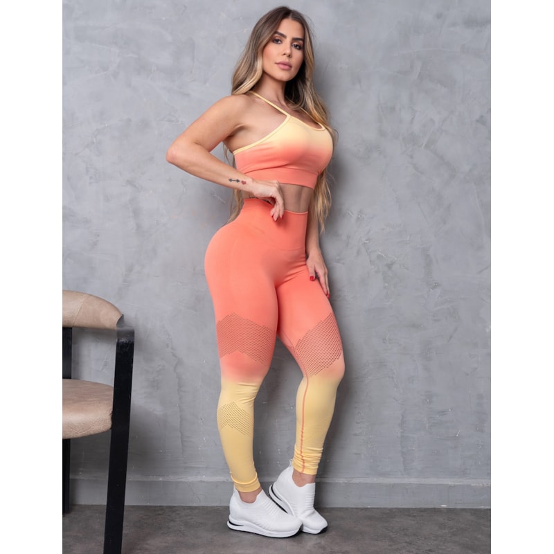 Conjunto em Poliamida Degradê  Seamless Empina Bumbum com Cropped sem Bojo e Calça Cintura Alta