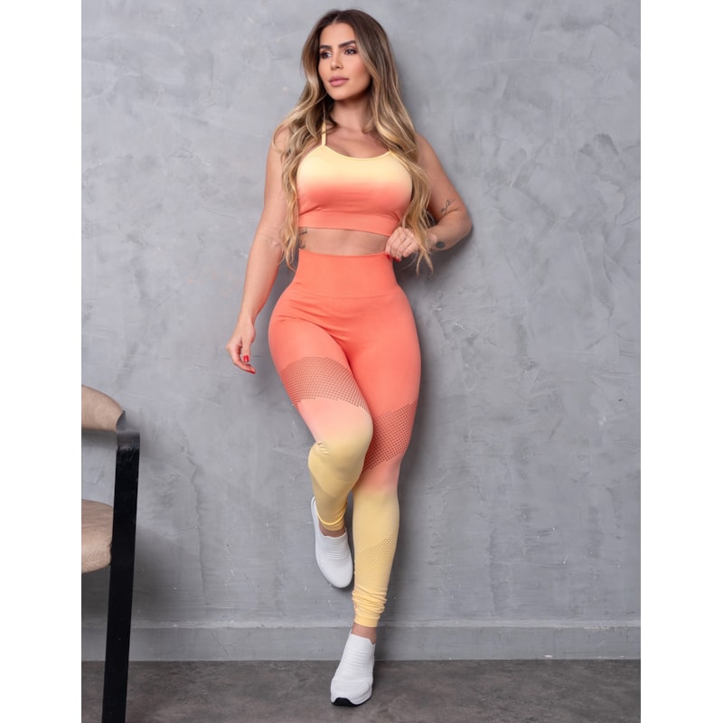 Conjunto em Poliamida Degradê  Seamless Empina Bumbum com Cropped sem Bojo e Calça Cintura Alta