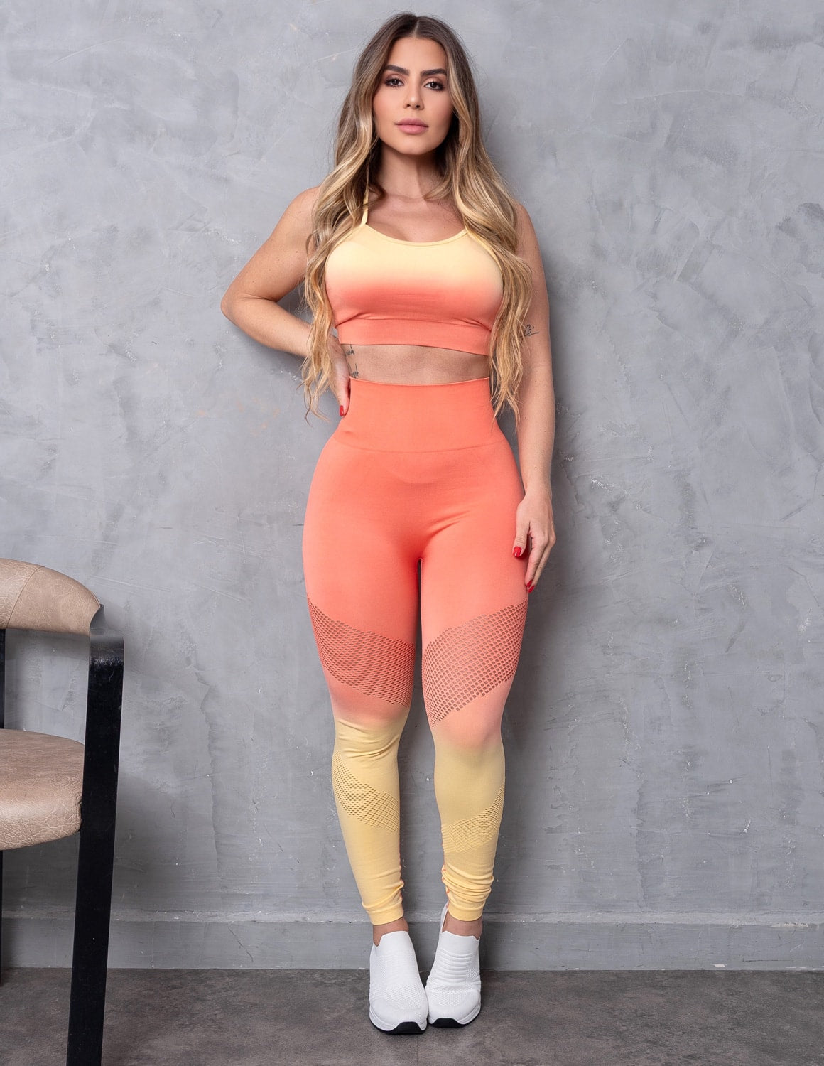 Conjunto em Poliamida Degradê  Seamless Empina Bumbum com Cropped sem Bojo e Calça Cintura Alta