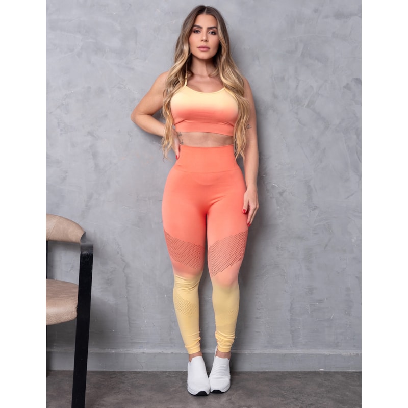 Conjunto em Poliamida Degradê  Seamless Empina Bumbum com Cropped sem Bojo e Calça Cintura Alta
