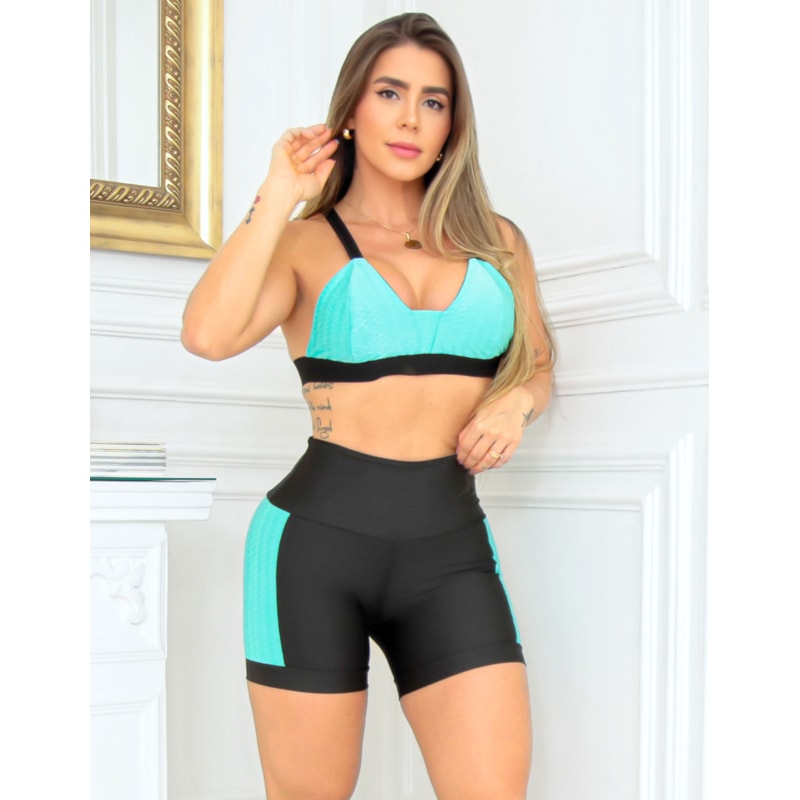 Conjunto Esportivo Short com Recortes e Top com Bojo Removível em Zig de Poliamida