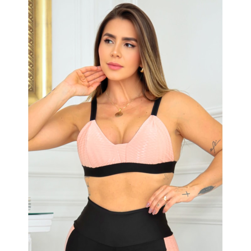 Conjunto Feminino Top com Bojo em Zig de Poliamida e Short com Recortes