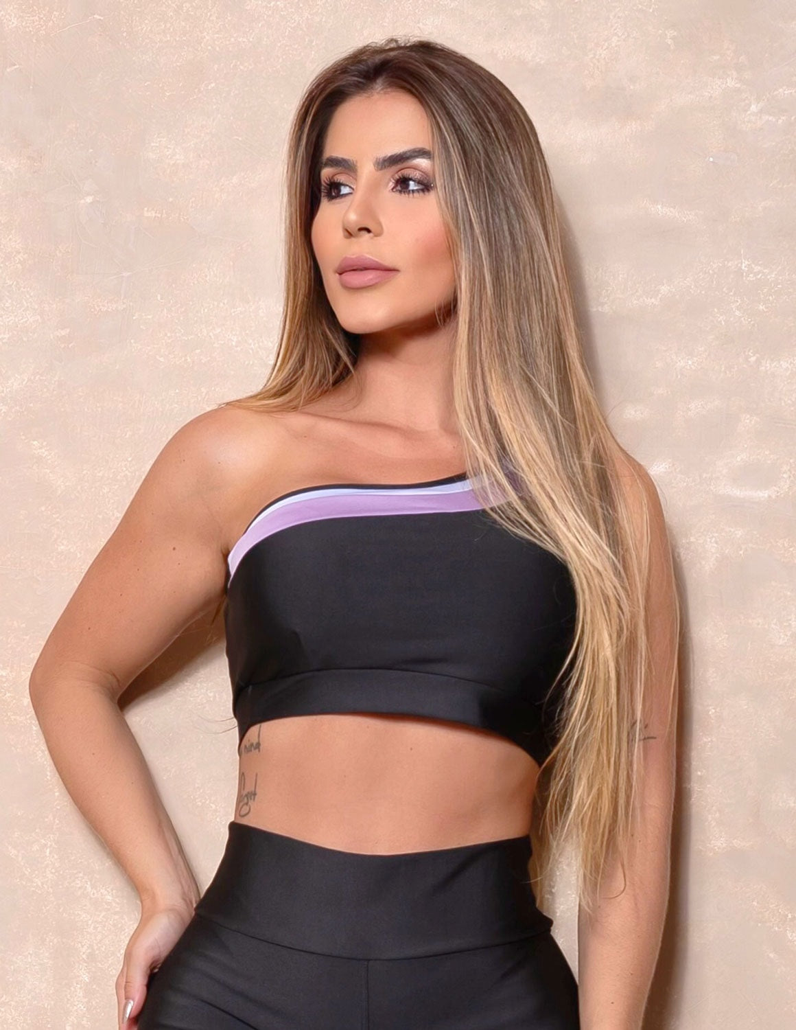 Cropped Fitness Feminino com Alça de um Ombro sem Bojo
